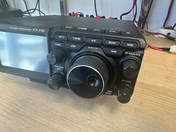 YAESU FT 710 AESS HF E 50 MHZ ALL MODE OTTIMO CON IMBALLO
