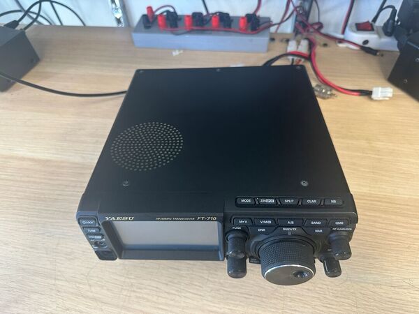 YAESU FT 710 AESS HF E 50 MHZ ALL MODE OTTIMO CON IMBALLO