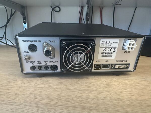 YAESU FT 710 AESS HF E 50 MHZ ALL MODE OTTIMO CON IMBALLO