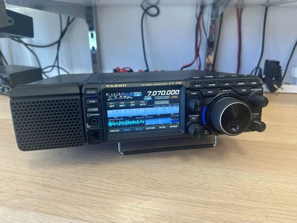 YAESU FT 710 AESS HF E 50 MHZ ALL MODE OTTIMO CON IMBALLO