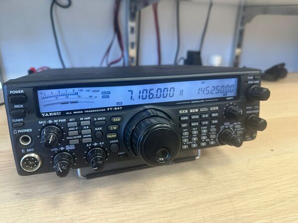 YAESU FT 847 QUADRIBANDA ALL MODE OTTIMO