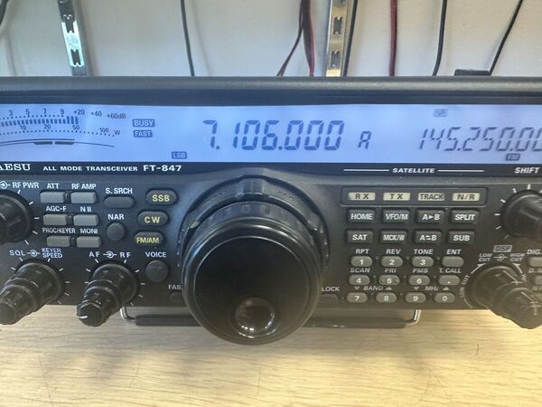 YAESU FT 847 QUADRIBANDA ALL MODE OTTIMO