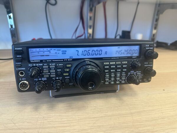YAESU FT 847 QUADRIBANDA ALL MODE OTTIMO