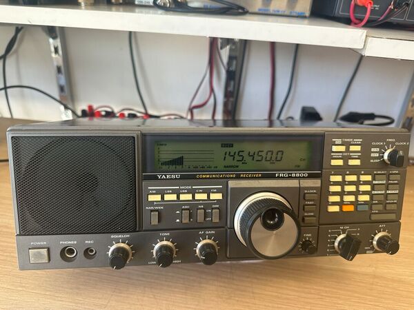 YAESU FRG 8800 RICEVITORE HF CON MODULO VHF FRV 8800 ALIMENTAZIONE A 220 V OTTIMO