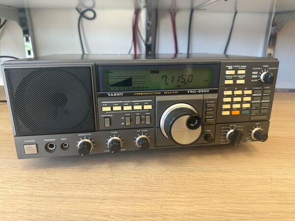 YAESU FRG 8800 RICEVITORE HF CON MODULO VHF FRV 8800 ALIMENTAZIONE A 220 V OTTIMO