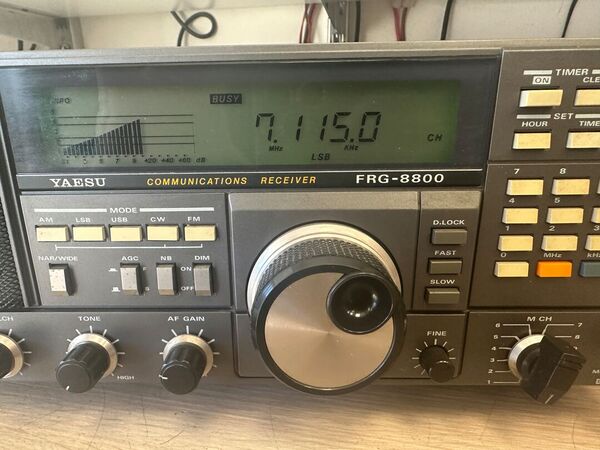 YAESU FRG 8800 RICEVITORE HF CON MODULO VHF FRV 8800 ALIMENTAZIONE A 220 V OTTIMO