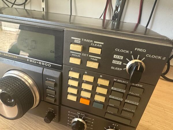 YAESU FRG 8800 RICEVITORE HF CON MODULO VHF FRV 8800 ALIMENTAZIONE A 220 V OTTIMO