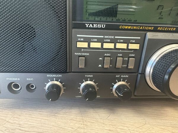 YAESU FRG 8800 RICEVITORE HF CON MODULO VHF FRV 8800 ALIMENTAZIONE A 220 V OTTIMO