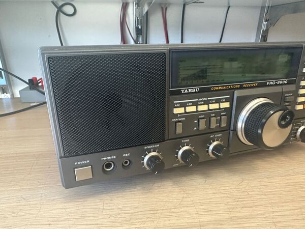 YAESU FRG 8800 RICEVITORE HF CON MODULO VHF FRV 8800 ALIMENTAZIONE A 220 V OTTIMO