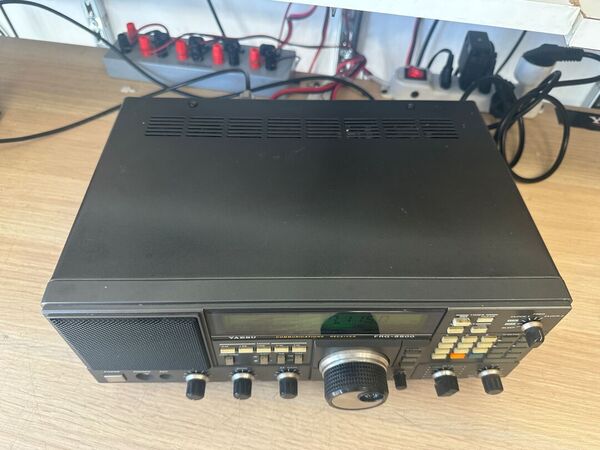 YAESU FRG 8800 RICEVITORE HF CON MODULO VHF FRV 8800 ALIMENTAZIONE A 220 V OTTIMO