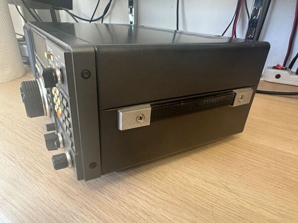 YAESU FRG 8800 RICEVITORE HF CON MODULO VHF FRV 8800 ALIMENTAZIONE A 220 V OTTIMO