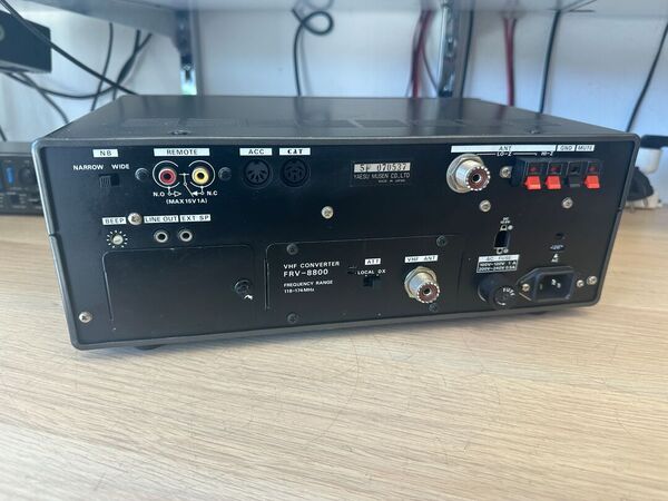 YAESU FRG 8800 RICEVITORE HF CON MODULO VHF FRV 8800 ALIMENTAZIONE A 220 V OTTIMO