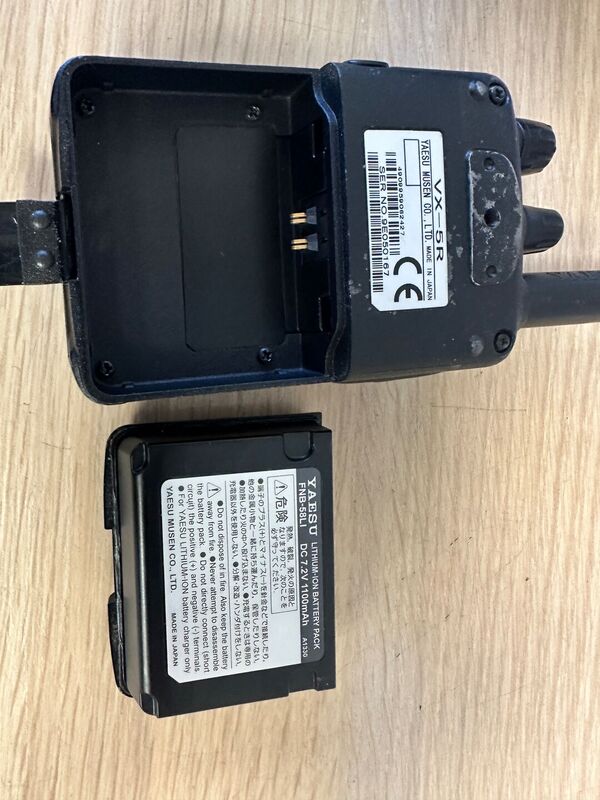 YAESU VX 5 TRIBANDA 144 430 50 MHZ PORTATILE OTTIMO BATTERIA NUOVA