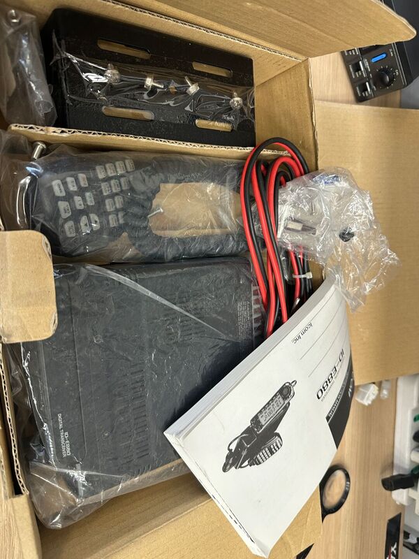 ICOM ID E 880 BIBANDA VEICOLARE ANALOGICO DIGITALE D STAR OTTIMO CON IMBALLO