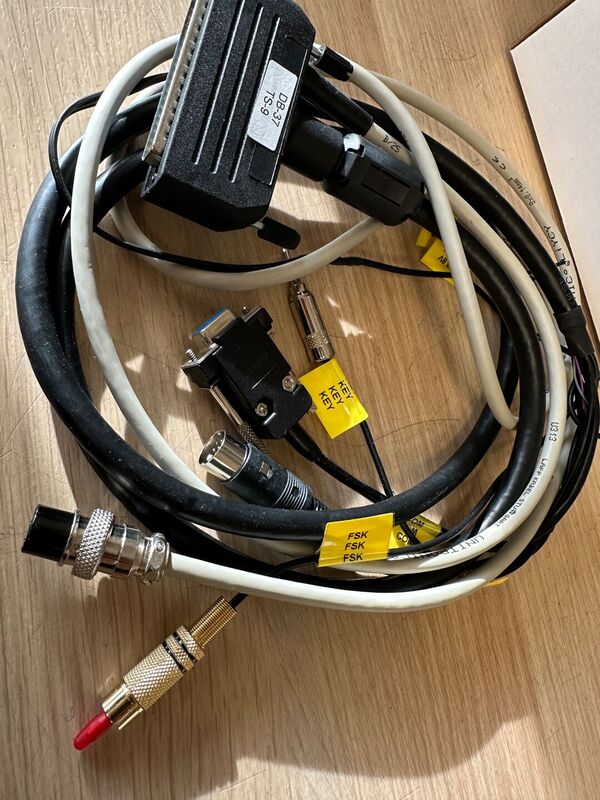 MICROHAM RADIO CABLE DB 37 TS 9 CAVO PER COLLEGAMENTO  KENWOOD TS  2000 E TS 590 E SIMILARI PER MICROHAM MICRO KEYER, COME NUOVO CON IMBALLO