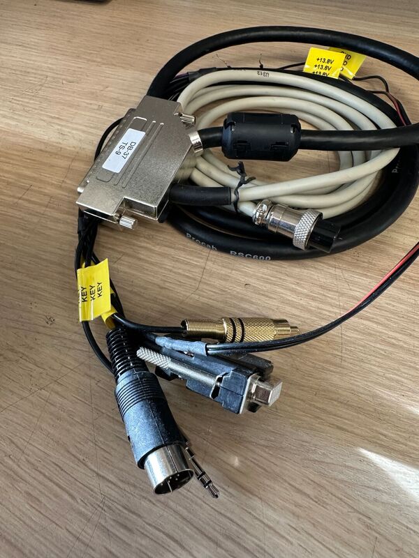 MICROHAM RADIO CABLE DB 37 TS 9 CAVO PER COLLEGAMENTO  KENWOOD TS  2000 E TS 590 E SIMILARI PER MICROHAM MICRO KEYER, COME NUOVO CON IMBALLO