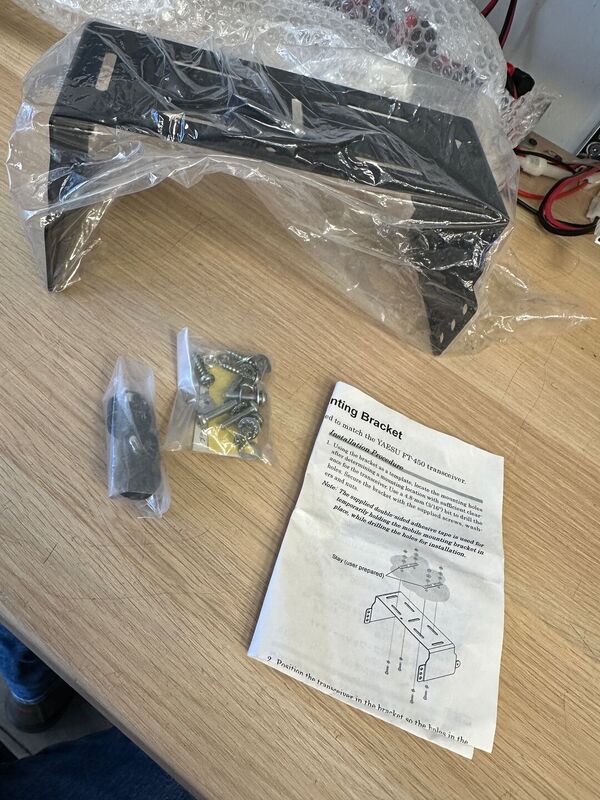 YAESU MMB 90 STAFFA VEICOLARE YAESU FT 991 NUOVA CON IMBALLO