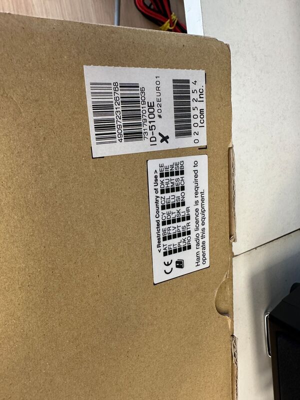 ICOM ID 5100E BIBANDA VEICOLARE ANALOGICO DIGITALE D STAR COME NUOVO CON UT 133 BLUETOOTH E STAFFA MBF 4 E IMBALLO