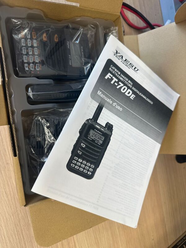 YAESU FT 70 DR/DE BIBANDA 144 430 PORTATILE ANALOGICO DIGITALE C4FM COME NUOVA CON IMBALLO E GARANZIA CSY AND SON